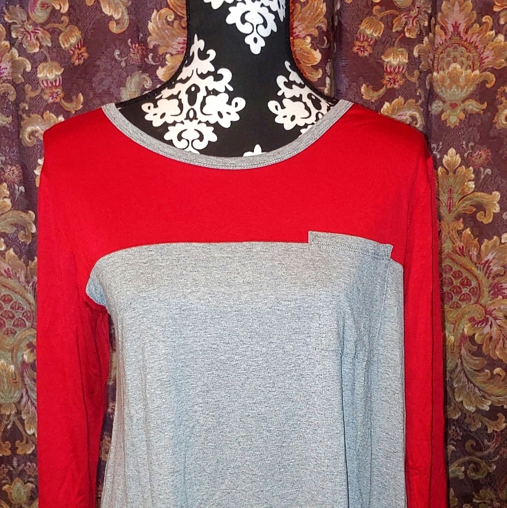 Ladies quarter length shirt- NWT
